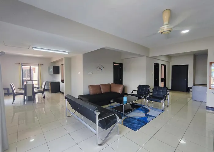 5 Bedrooms Penthouse 3 Bedrooms Apartment Marina Court Resort Condominium