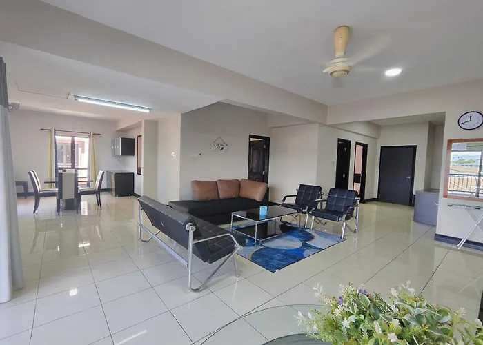 5 Bedrooms Penthouse 3 Bedrooms Apartment Marina Court Resort Condominium