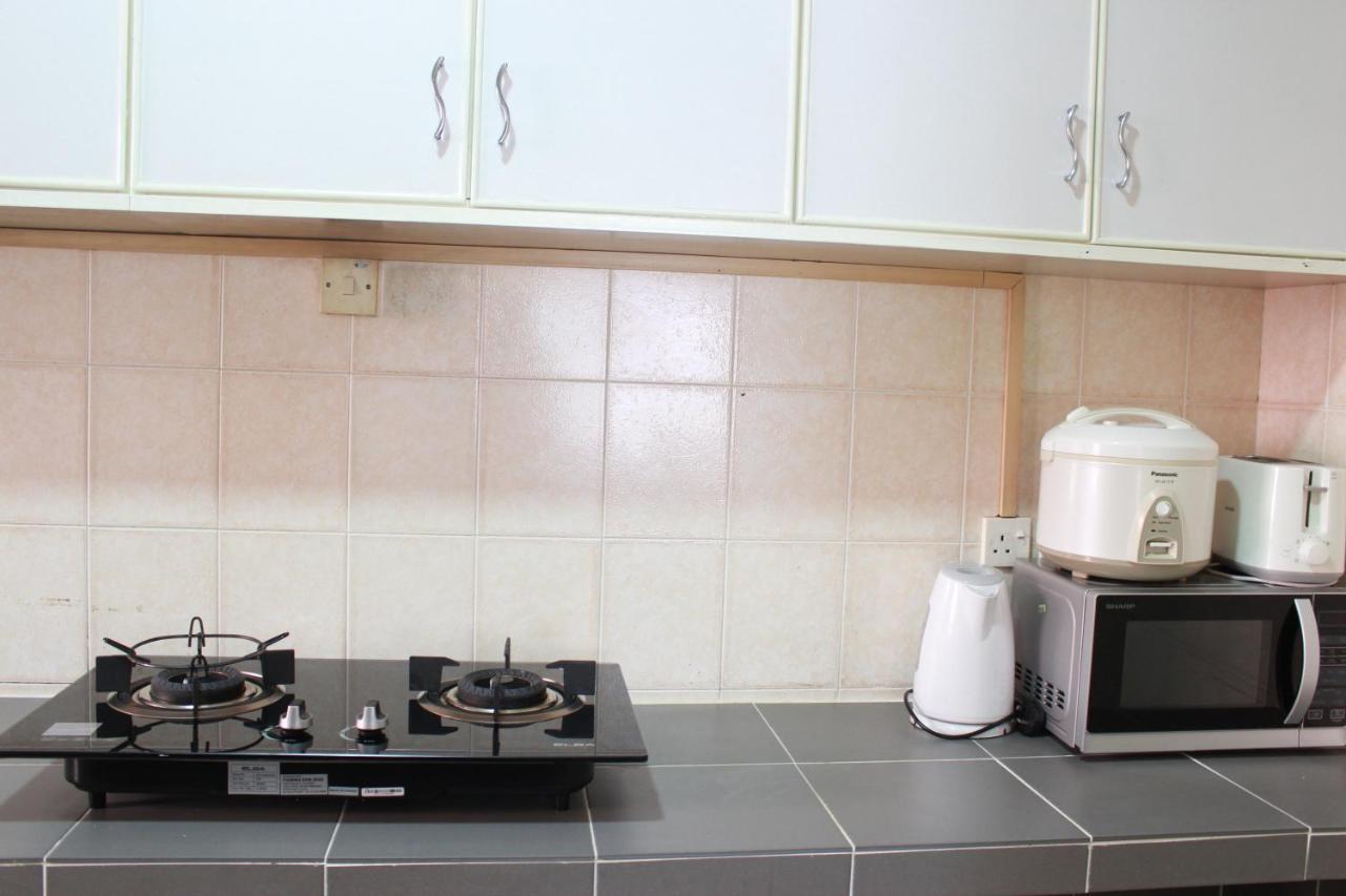5 Bedrooms Penthouse 3 Bedrooms Marina Court Apartment *