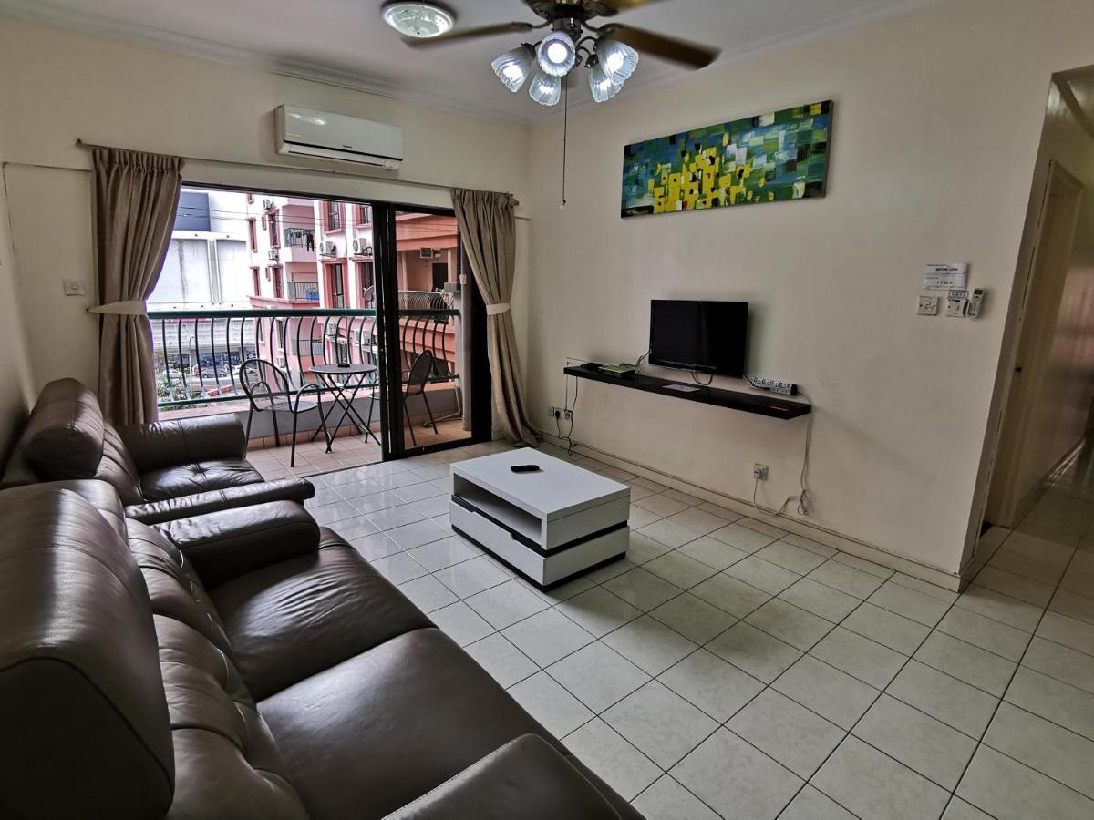 5 Bedrooms Penthouse 3 Bedrooms Marina Court * Kota Kinabalu