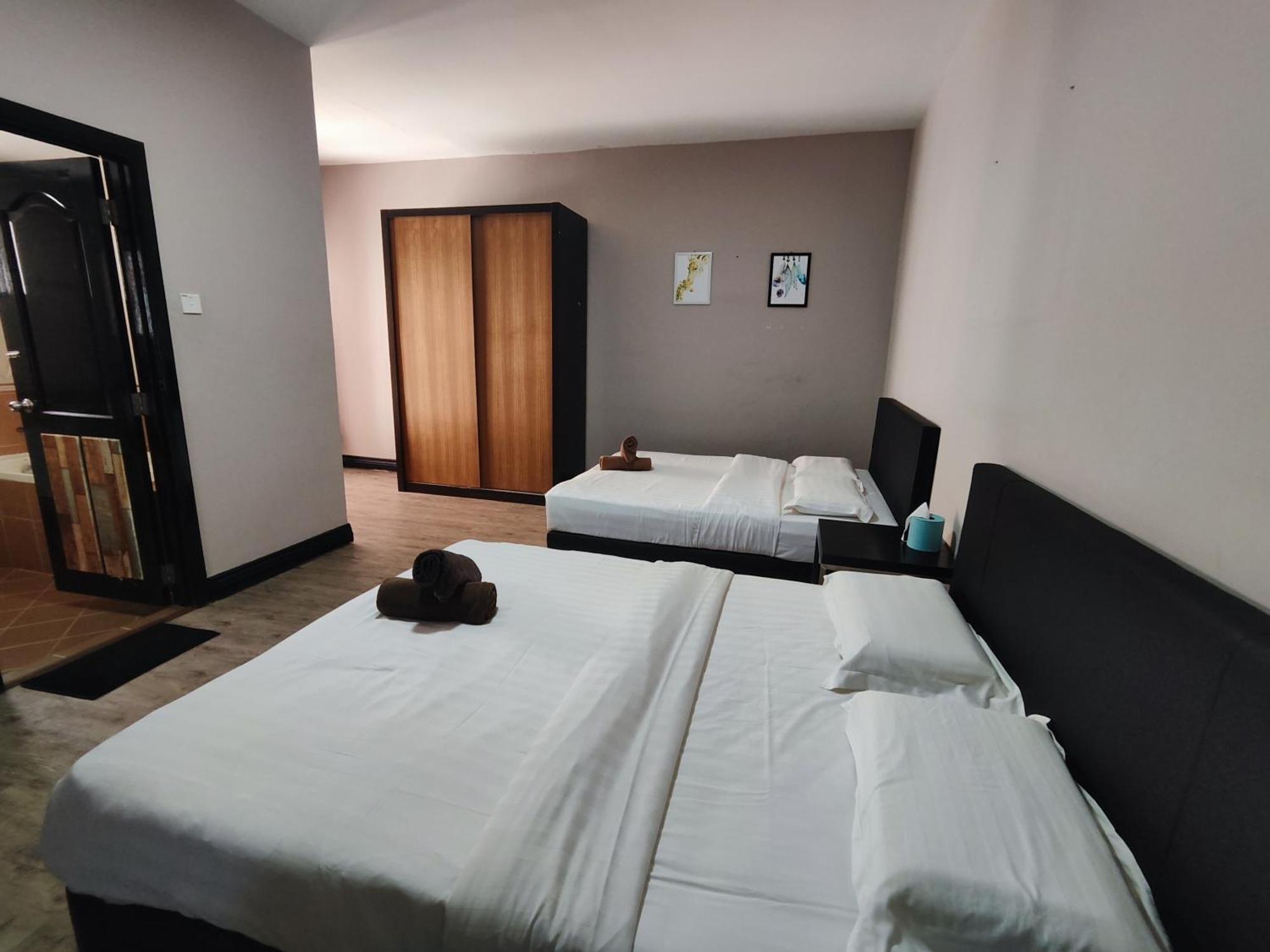 Apartment 5 Bedrooms Penthouse 3 Bedrooms Marina Court