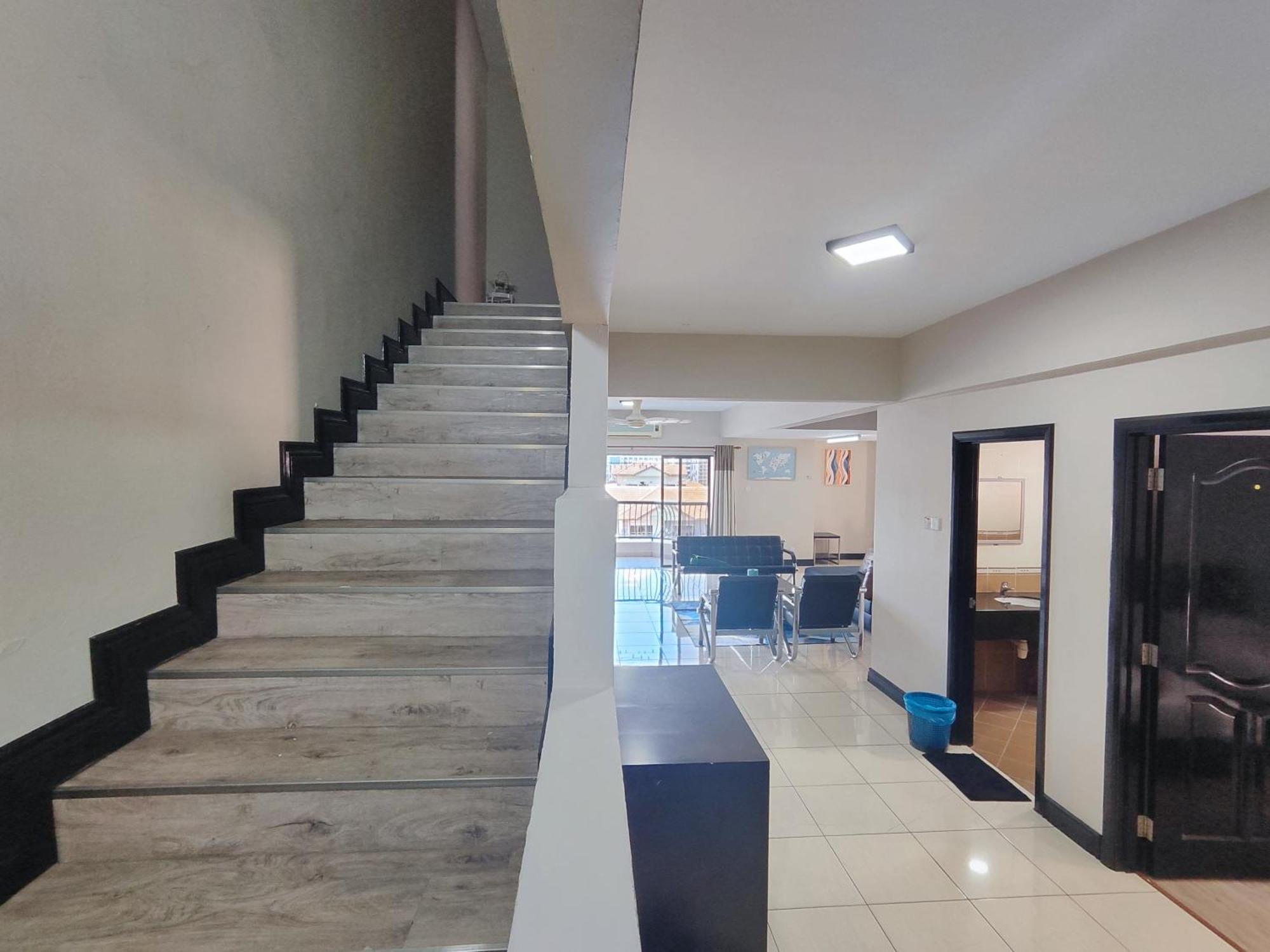 Apartment 5 Bedrooms Penthouse 3 Bedrooms Marina Court
