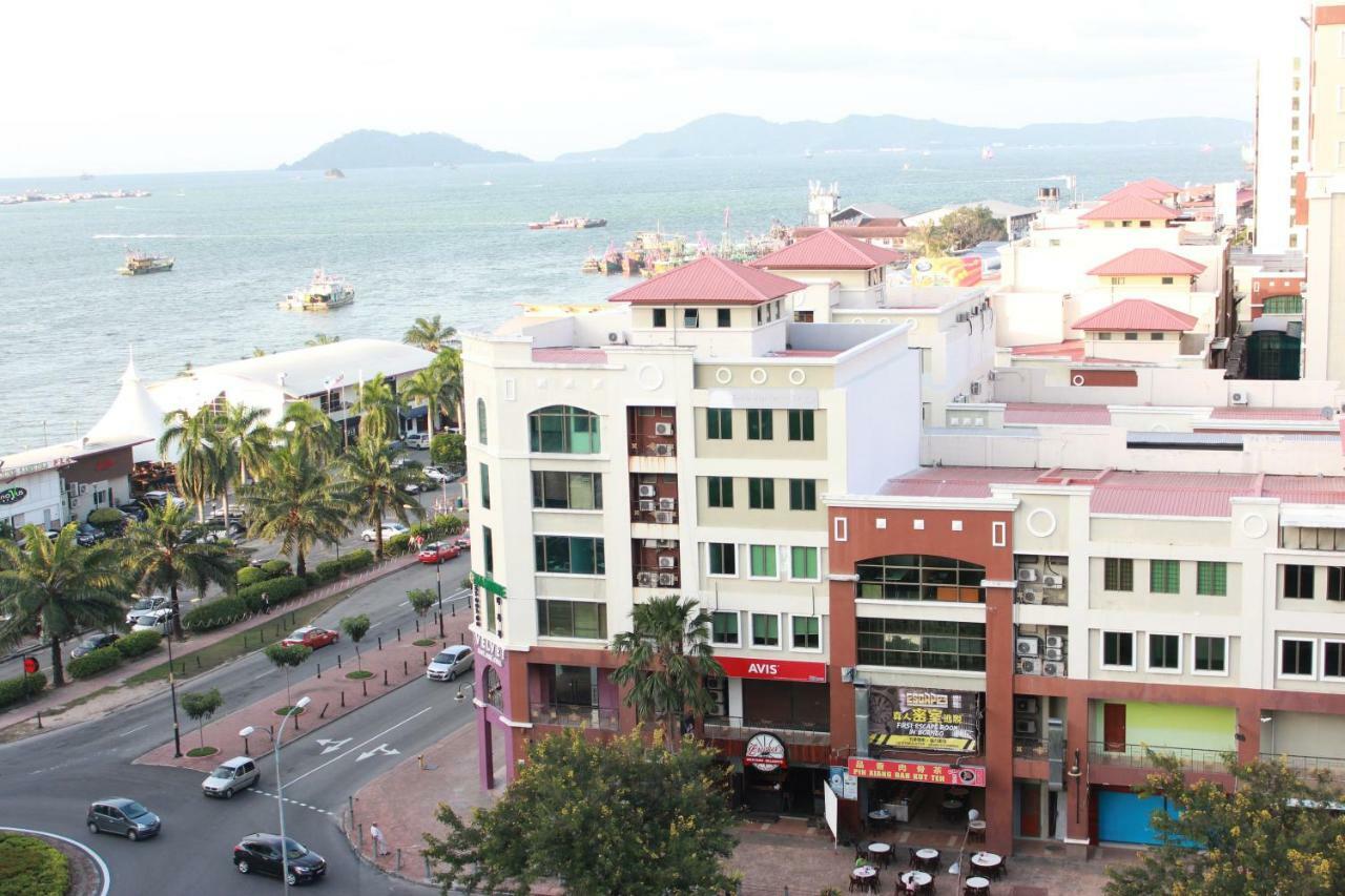 5 Bedrooms Penthouse 3 Bedrooms Marina Court * Kota Kinabalu
