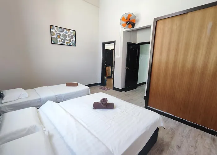 5 Bedrooms Penthouse 3 Bedrooms Apartment Marina Court Resort Condominium