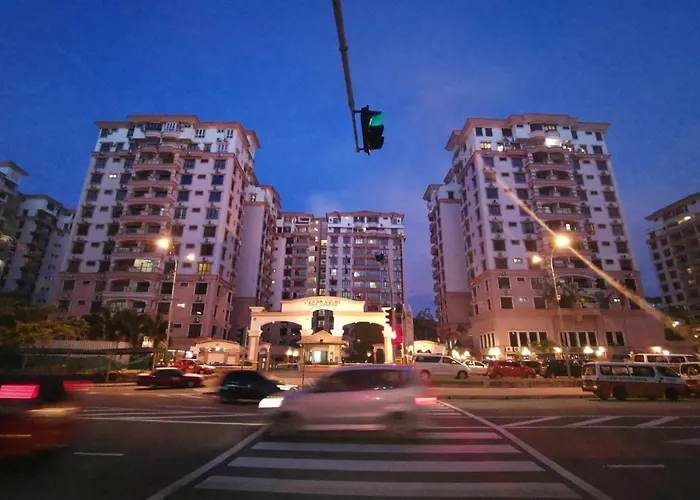 5 Bedrooms Penthouse 3 Bedrooms Apartment Marina Court Resort Condominium