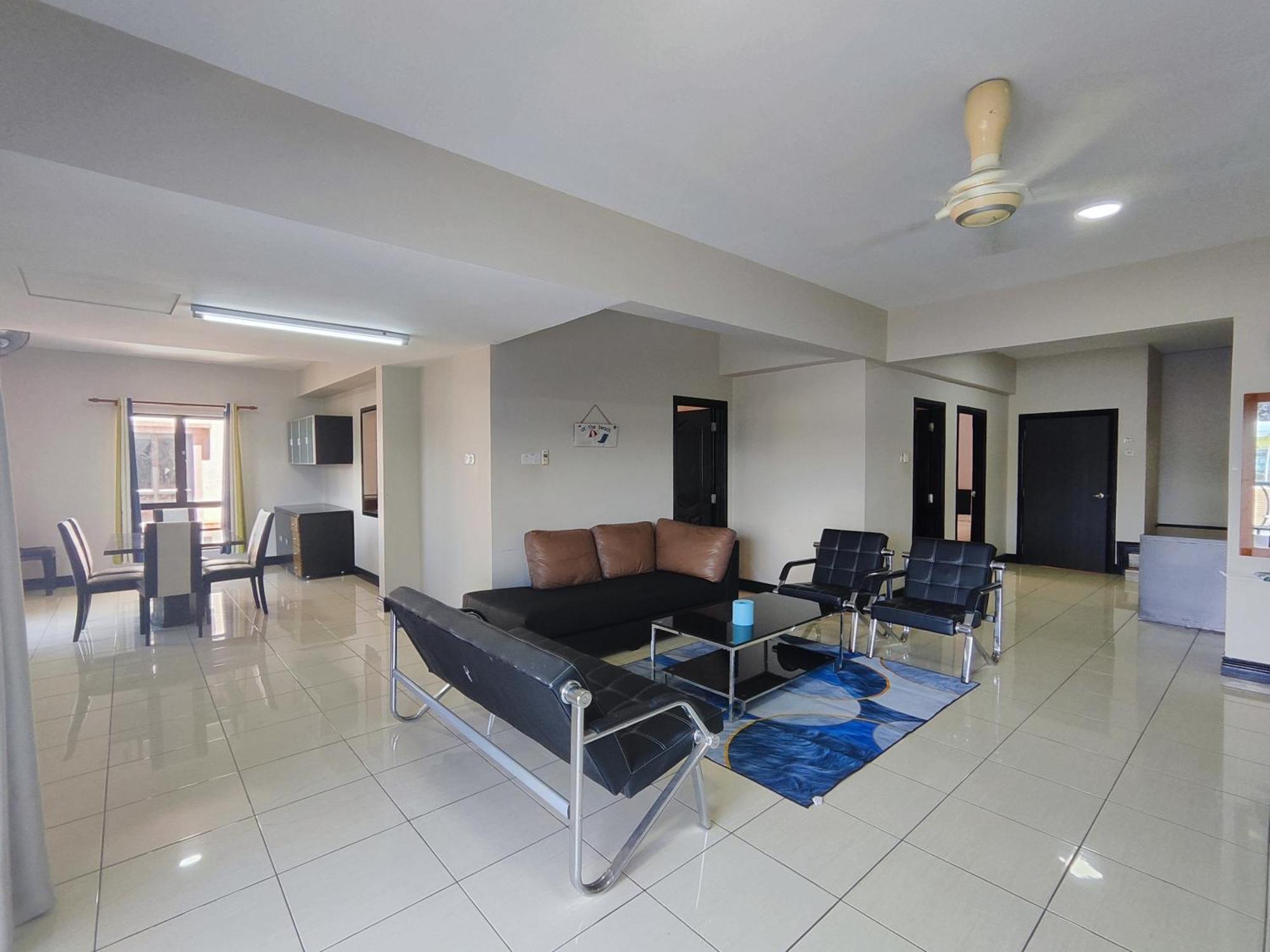 5 Bedrooms Penthouse 3 Bedrooms Marina Court * Kota Kinabalu