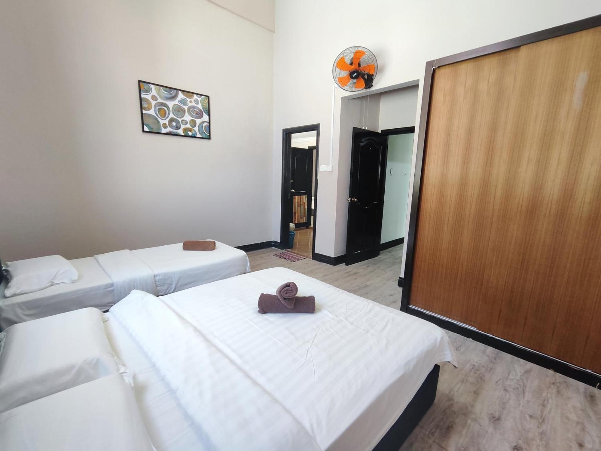 5 Bedrooms Penthouse 3 Bedrooms Marina Court Kota Kinabalu