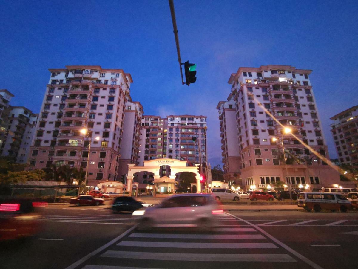 5 Bedrooms Penthouse 3 Bedrooms Marina Court * Kota Kinabalu