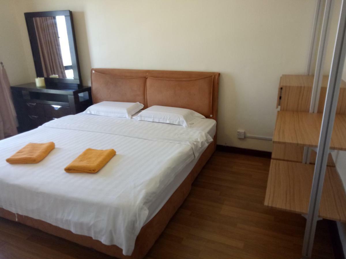 5 Bedrooms Penthouse 3 Bedrooms Marina Court Apartment