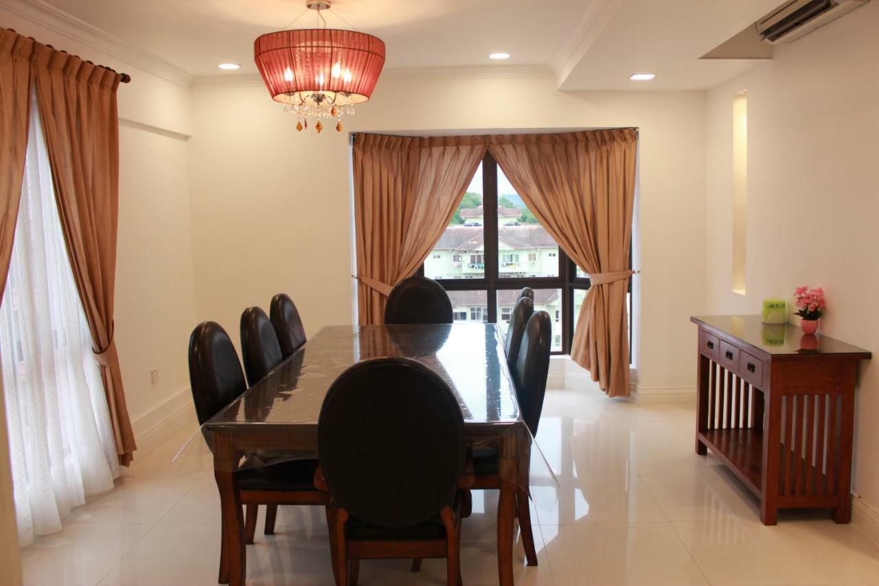 5 Bedrooms Penthouse 3 Bedrooms Marina Court
