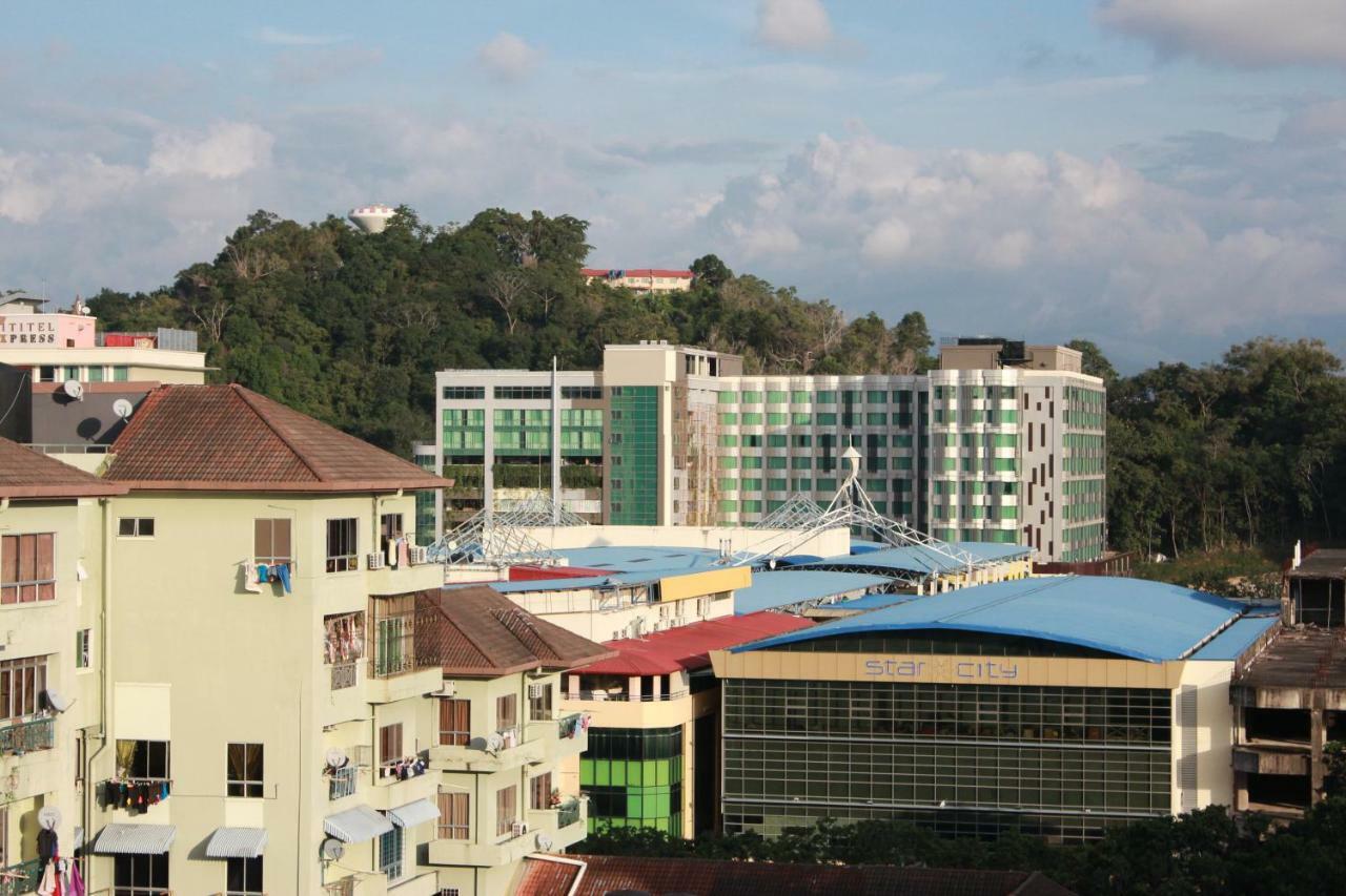 5 Bedrooms Penthouse 3 Bedrooms Marina Court * Kota Kinabalu